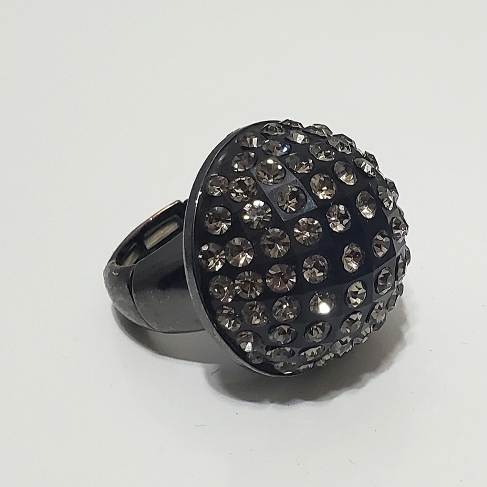 Matte Black 'Dome' Ring with Clear Crystals - Expandable. 🌴
